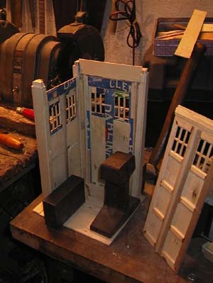 tardis3.JPG (25267 bytes)